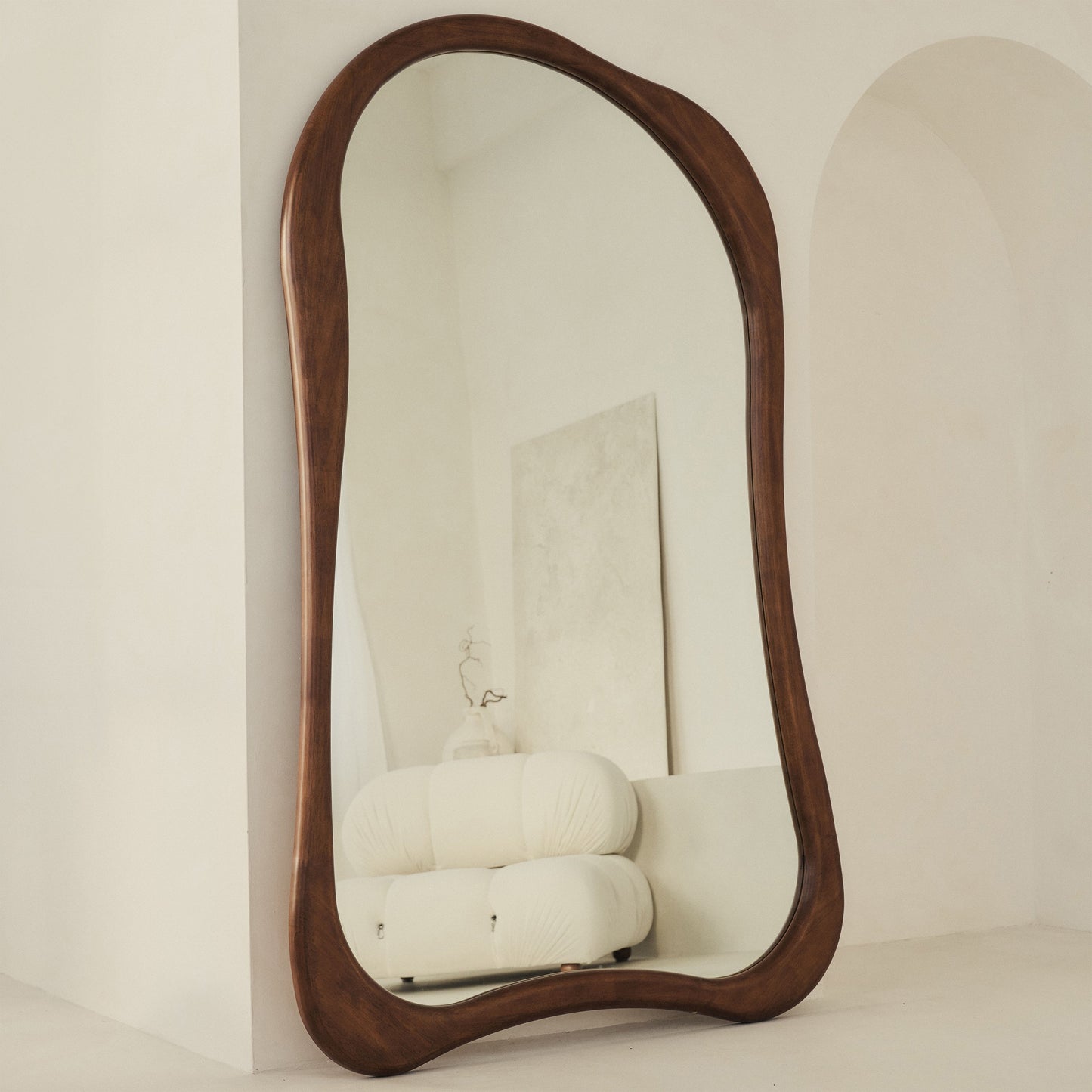 Arcurva - Miroir irrégulier extra grand pleine longueur en bois foncé 190cm x 120cm