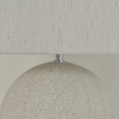 Corsica - Grande lampe de table avec abat-jour en céramique effet pierre drum