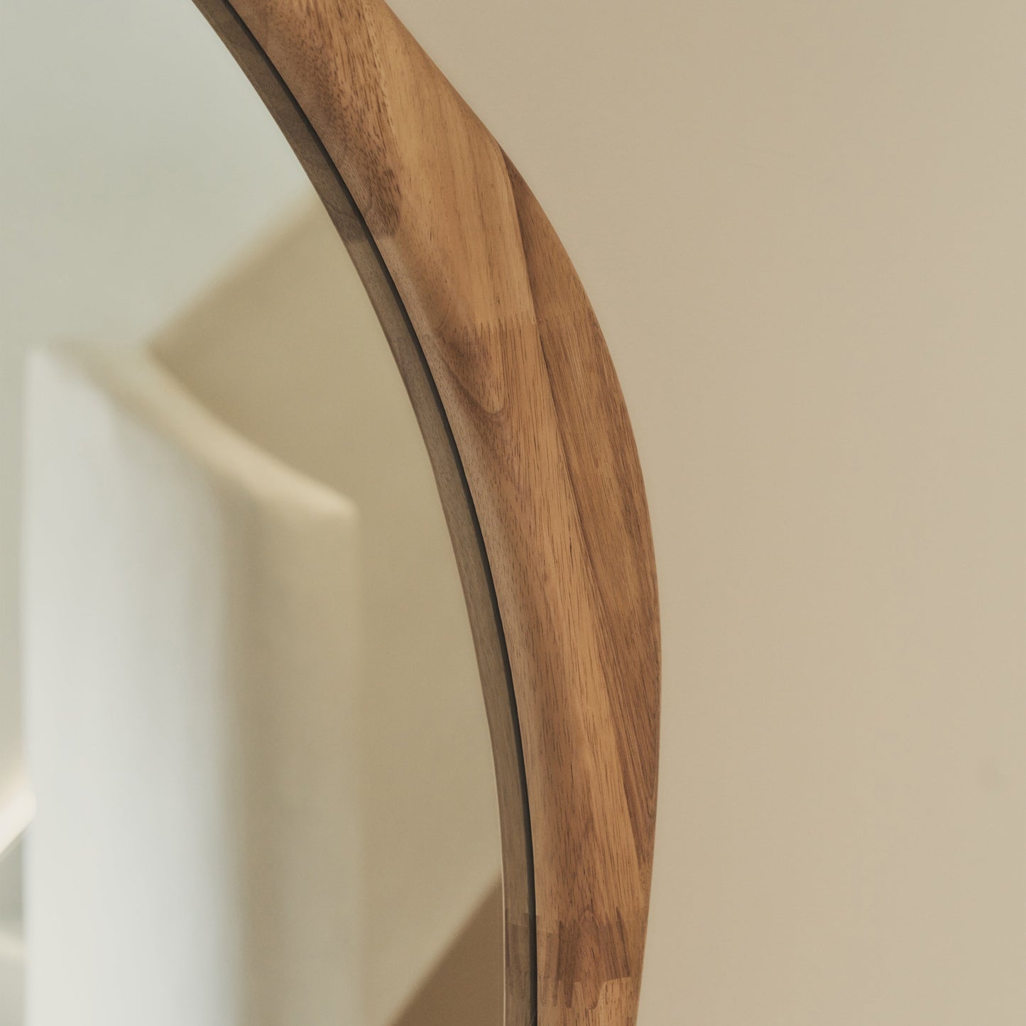 Arcurva - Miroir irrégulier extra grand pleine longueur en bois clair 190cm x 120cm