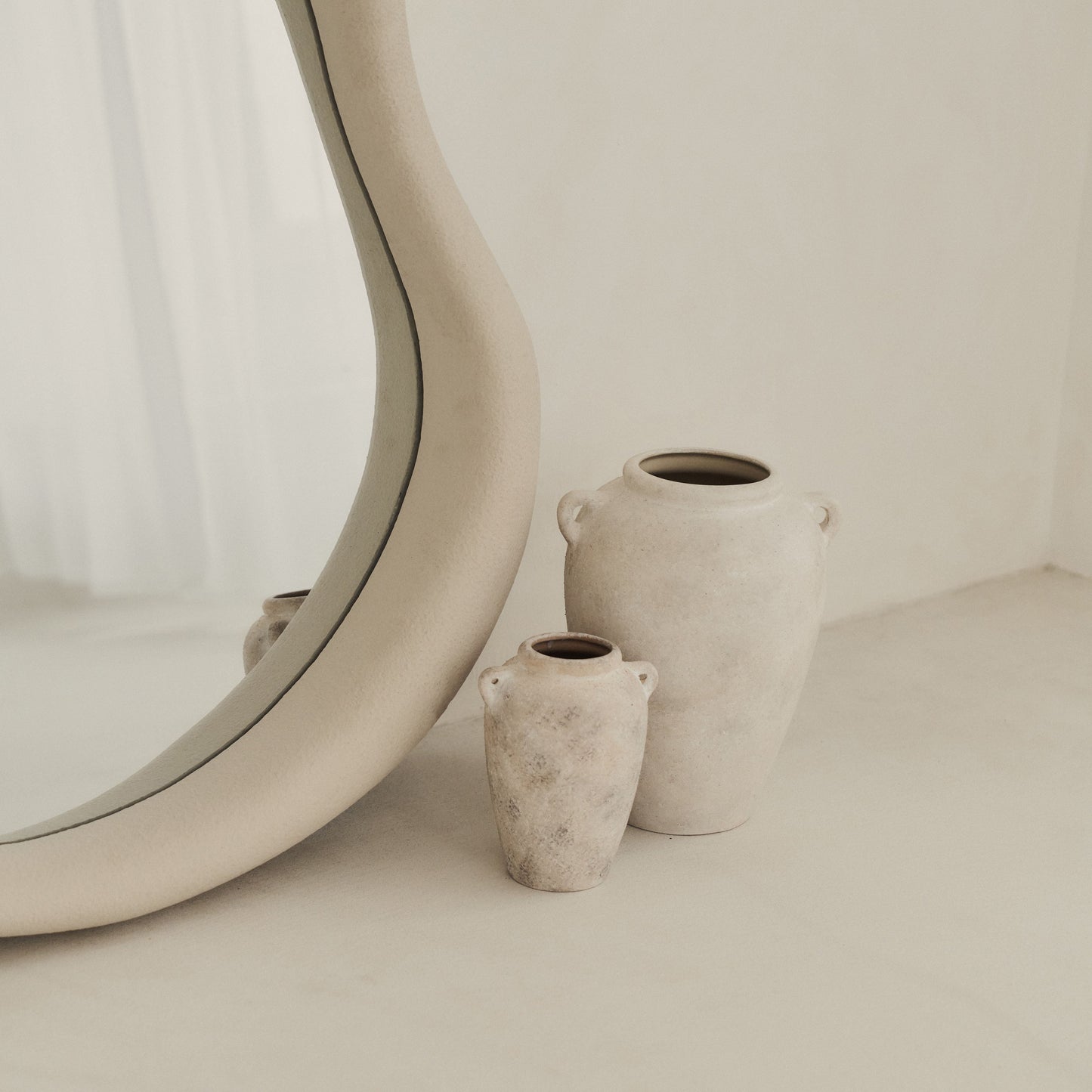 Wabi-Sabi - Miroir mural irrégulier en béton 80cm x 72cm