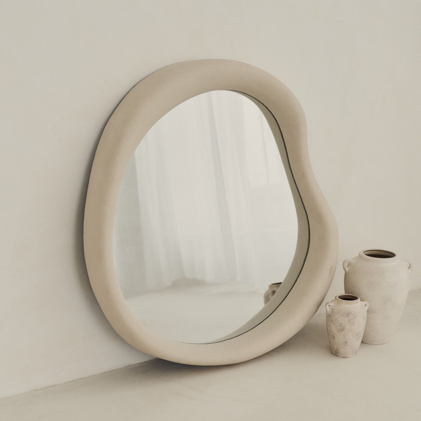 Wabi-Sabi - Miroir mural irrégulier en béton 80cm x 72cm