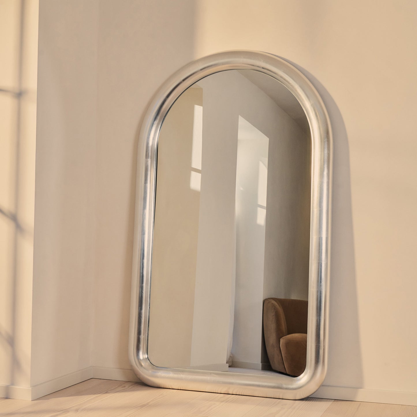 Obsidian - Miroir Extra Large Arqué Pleine Longueur Chrome Brossé 200cm x 120cm