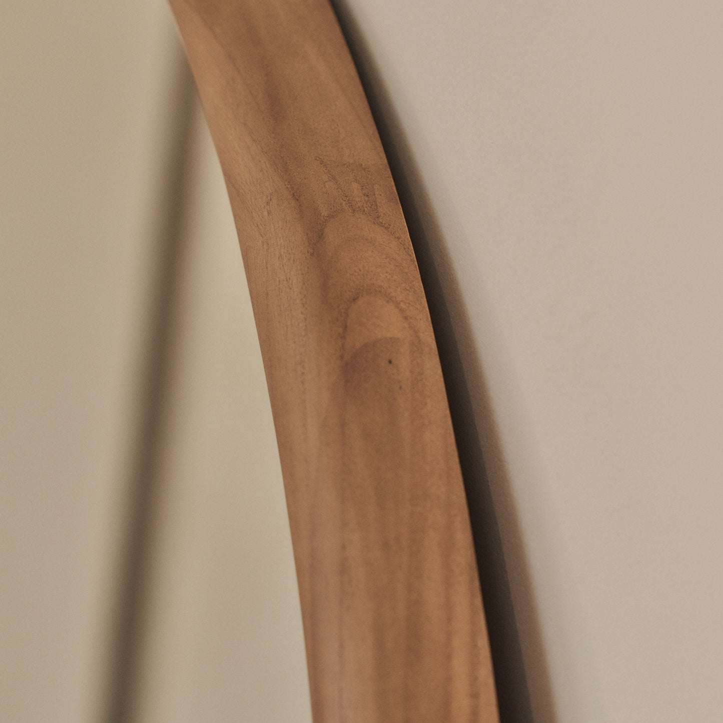 Amora - Grand miroir mural rond en bois chaud 100 cm x 100 cm