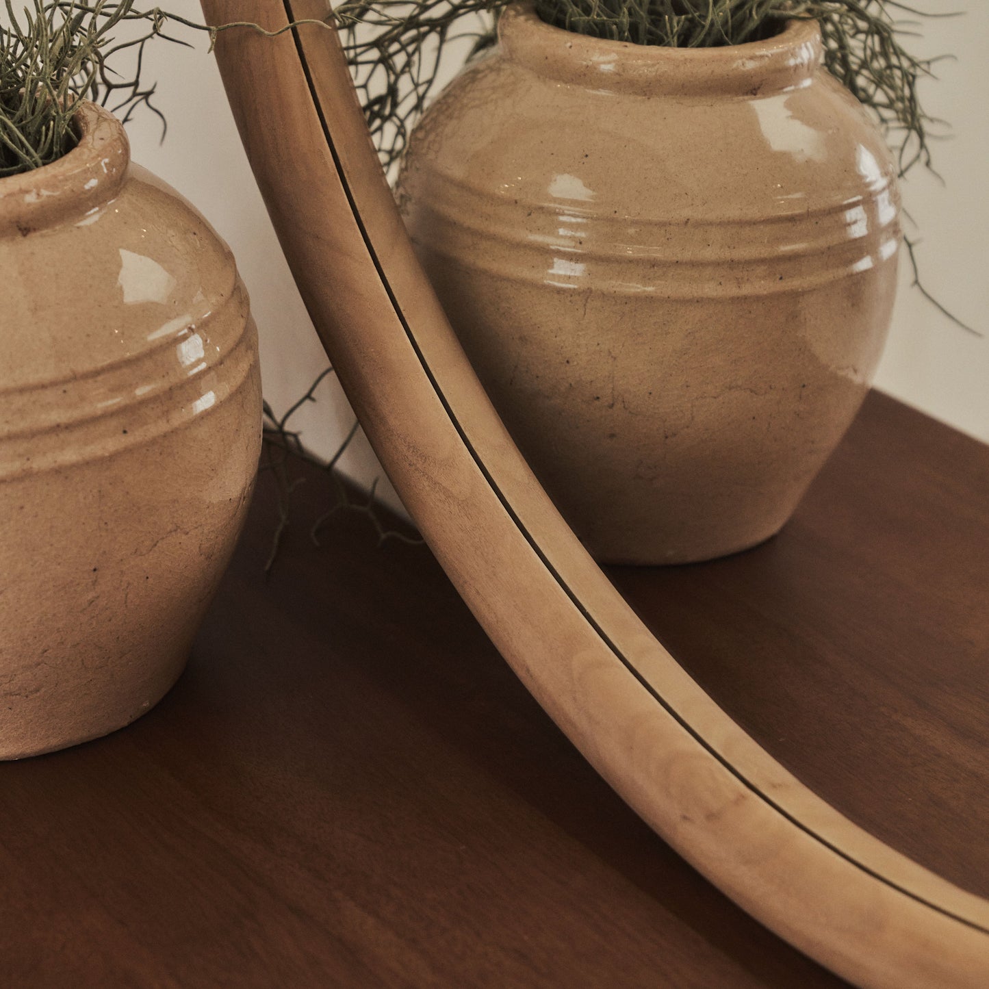 Amora - Grand miroir mural rond en bois chaud 100 cm x 100 cm